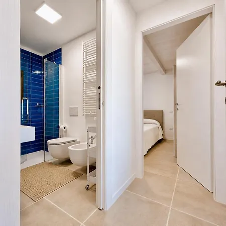 Renew Terrace Rb Two Bedroom 50m From The * 바야사드리니아