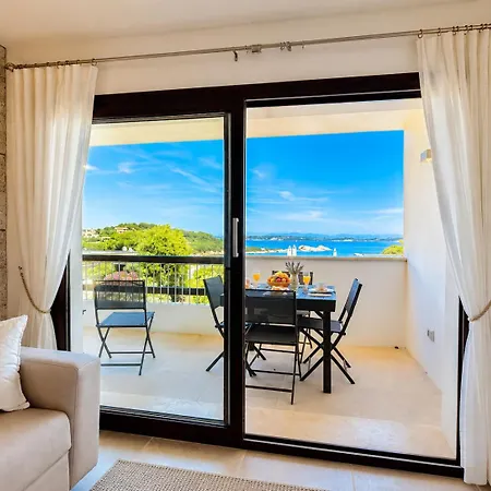 Renew Terrace Rb Two Bedroom 50m From The *
