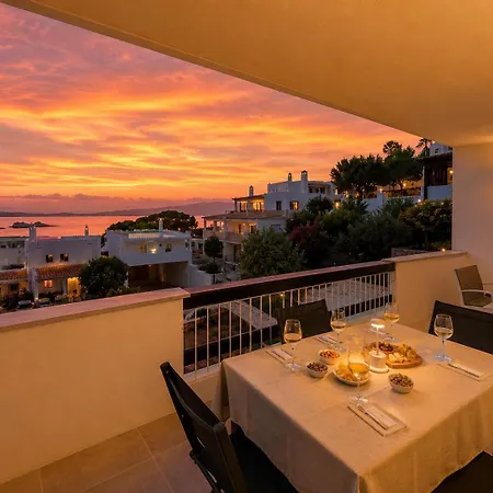 Renew Terrace Rb Two Bedroom 50m From The